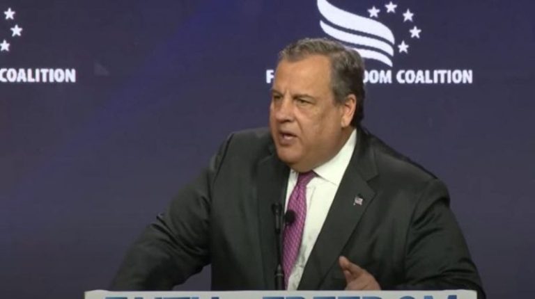 Christie jeered after criticizing Trump at faith event: ‘You can boo all you want’
