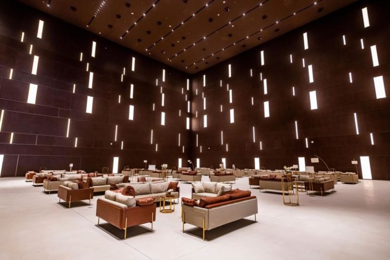 The shimmering mirrored building that vanishes into the desert