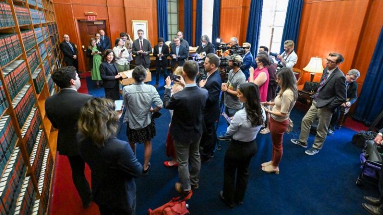 New York lawmakers move to automatically seal old criminal records