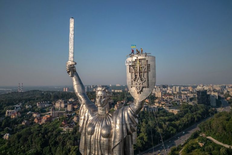 Ukraine replaces Soviet-era hammer and sickle symbol with a trident on Kyiv statue