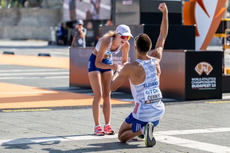 There was a surprise marriage proposal at the World Athletics Championship after 35km race walk