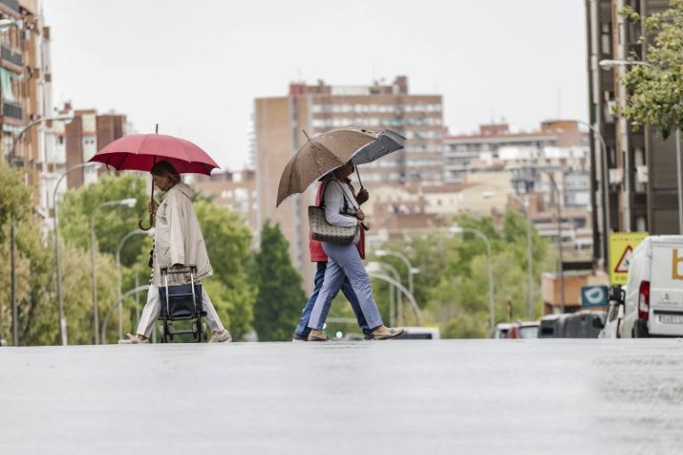 Madrid residents told to stay indoors as Spanish capital braces for torrential rain