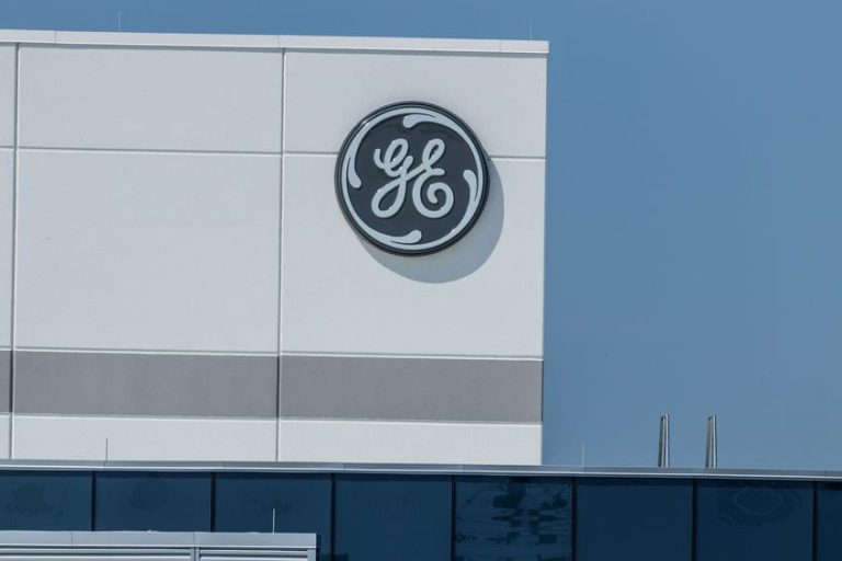GE Vernova stock soared to a record high: brace for a pullback