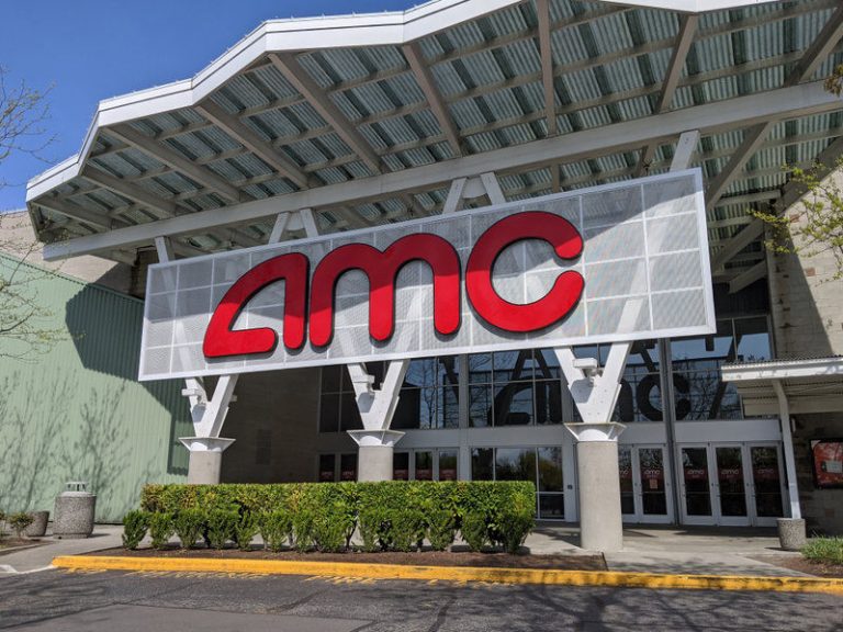 AMC stock nears the make or break price: buy or sell?