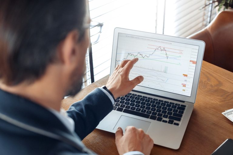 Hang Seng Index falls 3% as Trump leads US election, Nikkei rises on yen drop