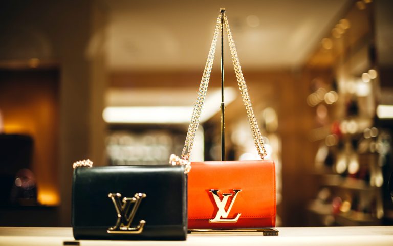 LVMH share price analysis: 2 rare patterns point to more downtrend