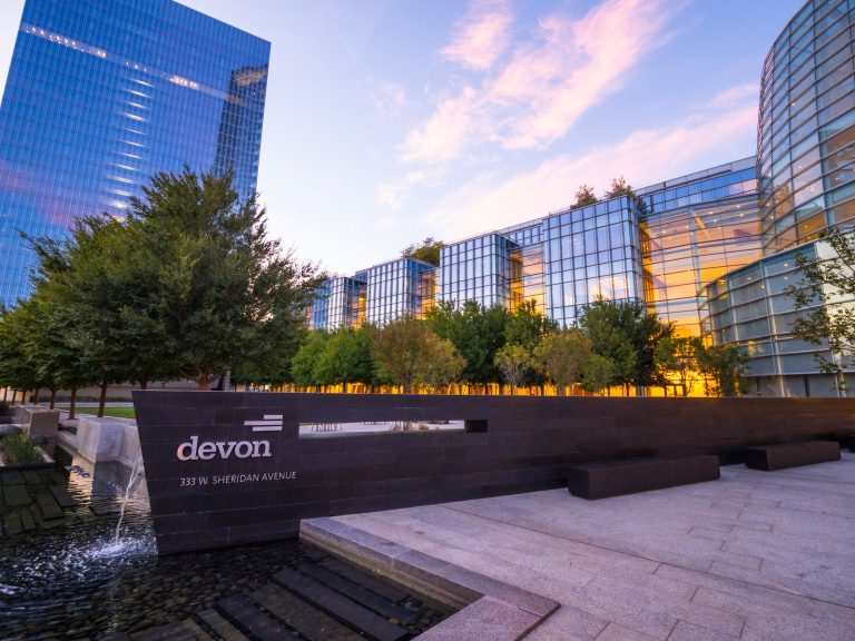 These two quality stocks are trading well below their historical multiples