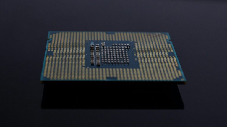 TSMC stock under pressure from tariff concerns, but analysts stay bullish