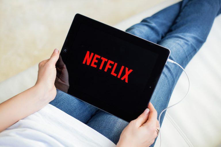 Netflix stock sinks on Q4 earnings, creating opportunity for long-term investors