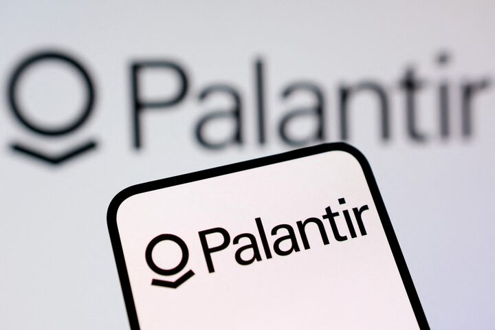 Burry maintains bearish Palantir bet despite Trump boost